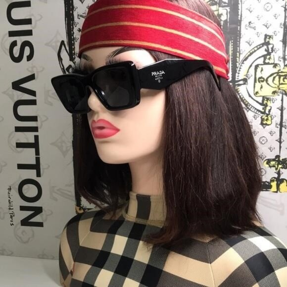 New Authentic Prada Chic Black Square Sunglasses SPR08Y 1AB-5S0 - Picture 1 of 12